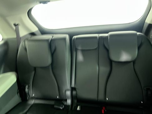 Used 2024 Kia Carnival LX FWD image 27