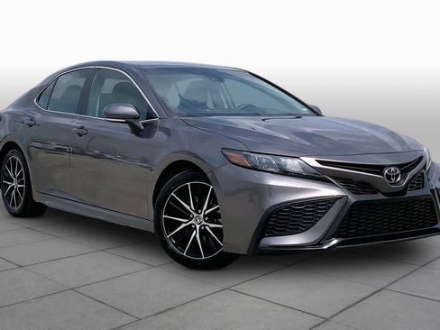 Used 2024 Toyota Camry SE FWD image 3