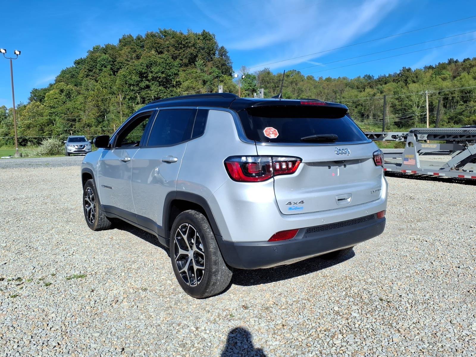 Used 2024 Jeep Compass Limited AWD/4WD image 7