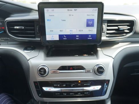 Used 2022 Ford Explorer XLT w/ Equipment Group 202A image 8