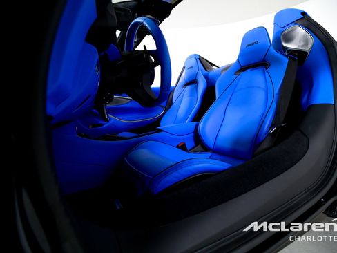 Used 2025 McLaren Artura Spider image 13