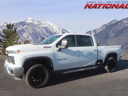 Used 2024 Chevrolet Silverado 2500 LT image 1