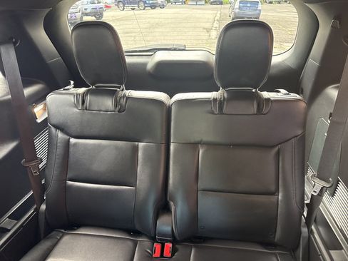 Used 2020 Ford Explorer XLT w/ Equipment Group 202A AWD/4WD image 21