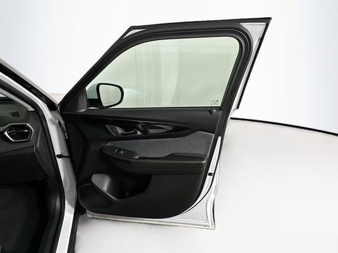 Used 2024 Chevrolet TrailBlazer LT image 29