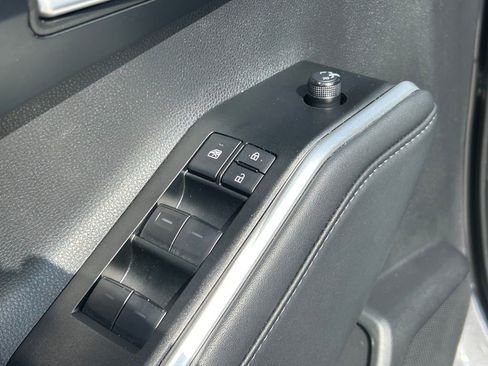 Used 2025 Toyota Highlander XLE FWD image 26