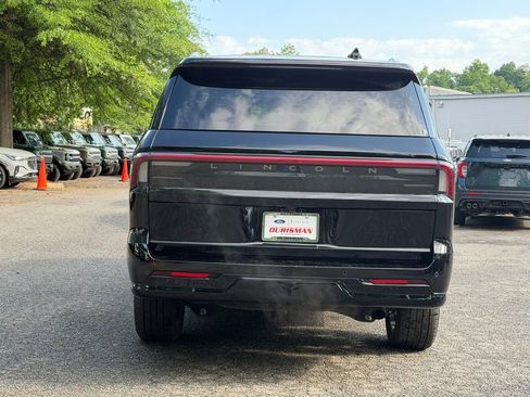 Used 2025 Lincoln Navigator L Reserve AWD/4WD image 6
