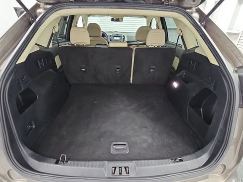 Used 2019 Ford Edge SE FWD image 29
