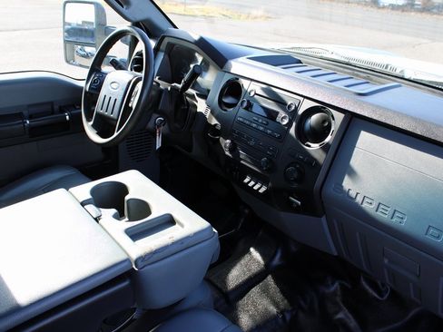 Used 2016 Ford F550 4x4 Crew Cab Super Duty image 18