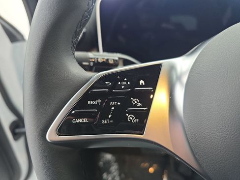 Used 2025 Mercedes-Benz GLC 300 image 17