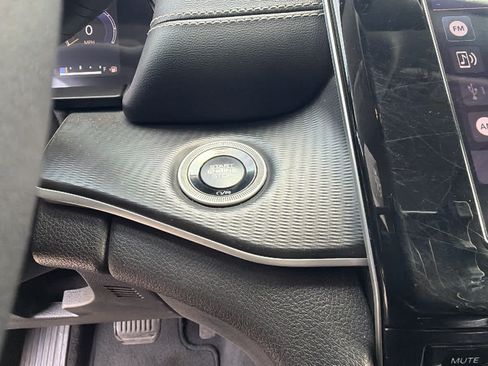 Used 2023 Jeep Grand Cherokee Laredo RWD image 17