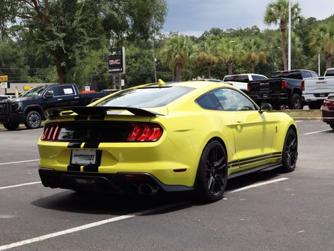 Used 2021 Ford Mustang Shelby GT500 w/ Technology Package RWD image 3