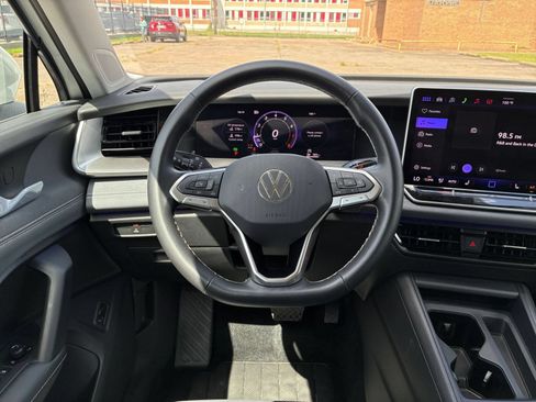 Used 2026 Volkswagen Tiguan SE FWD image 31