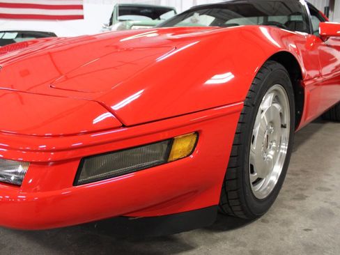 Used 1996 Chevrolet Corvette Base 2dr Hatchback image 10