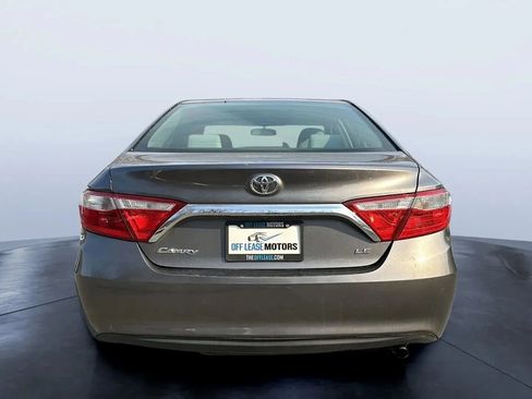 Used 2017 Toyota Camry LE image 4