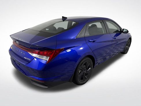Certified 2023 Hyundai Elantra Blue FWD image 3