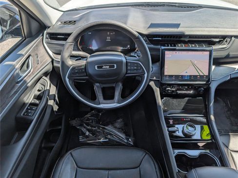 Used 2023 Jeep Grand Cherokee L Limited w/ Luxury Tech Group II image 19