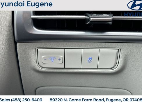 Used 2025 Hyundai Tucson SE image 33