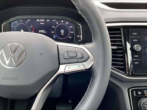 Used 2023 Volkswagen Atlas SE image 12