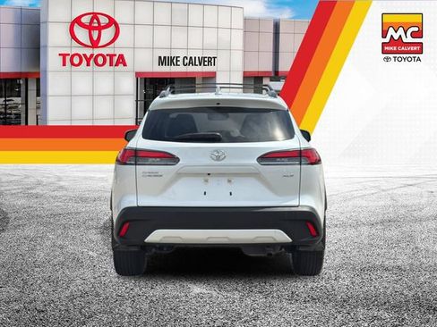 Used 2024 Toyota Corolla Cross XLE FWD image 4