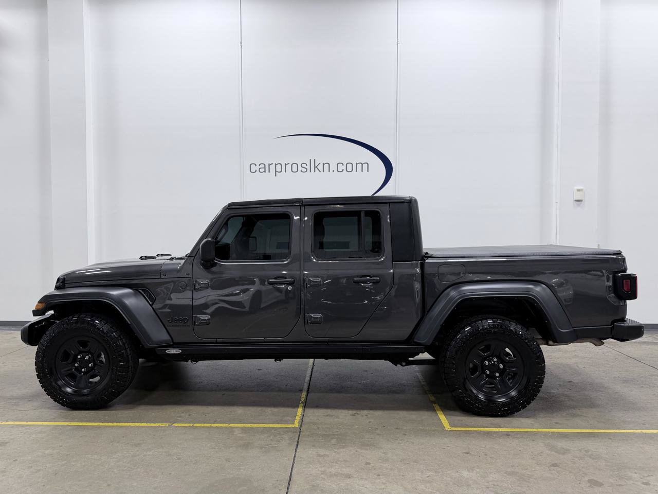 Used 2024 Jeep Gladiator Sport AWD/4WD image 4