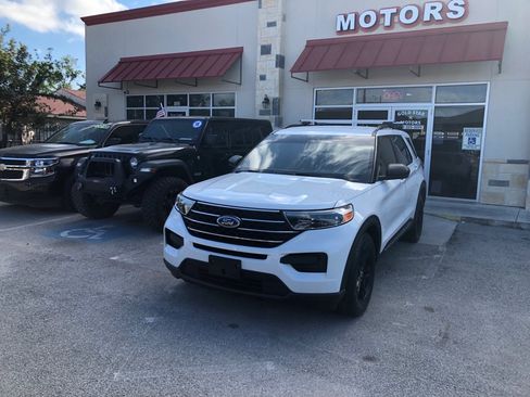 Used 2020 Ford Explorer XLT RWD image 3