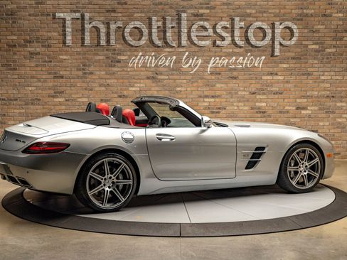 Used 2012 Mercedes-Benz SLS AMG Roadster image 4