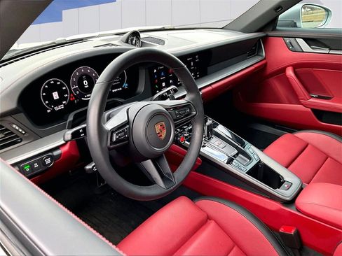 Used 2025 Porsche 911 Carrera image 4