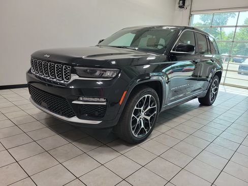 Used 2023 Jeep Grand Cherokee Summit AWD/4WD image 9