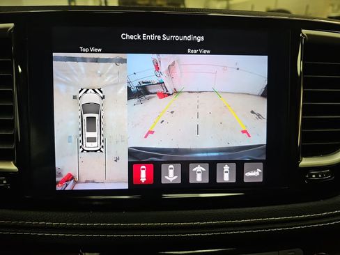 Used 2021 Chrysler Pacifica Touring-L image 20