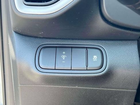 Used 2025 Hyundai Venue Limited FWD image 25