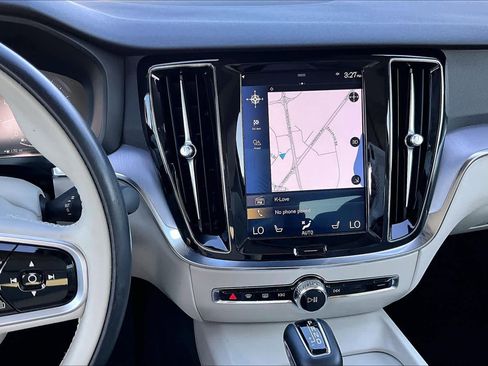 Used 2020 Volvo S60 T5 Momentum image 7