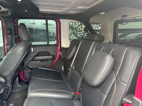 Used 2024 Jeep Wrangler Unlimited Sahara image 3