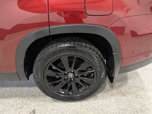 Used 2019 Toyota Highlander SE AWD/4WD image 10