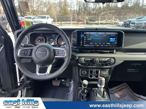 Used 2025 Jeep Wrangler Unlimited Sahara w/ Safety Group AWD/4WD image 17