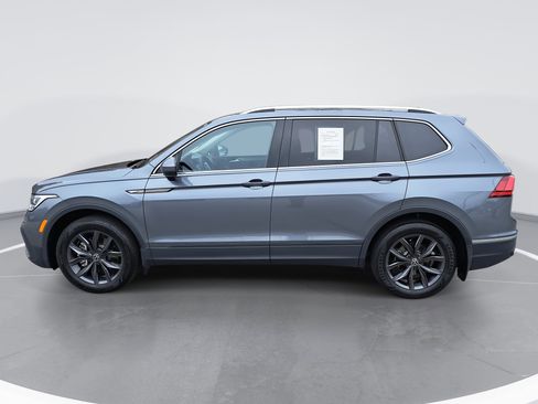 Certified 2023 Volkswagen Tiguan SE w/ Panoramic Sunroof Package image 6