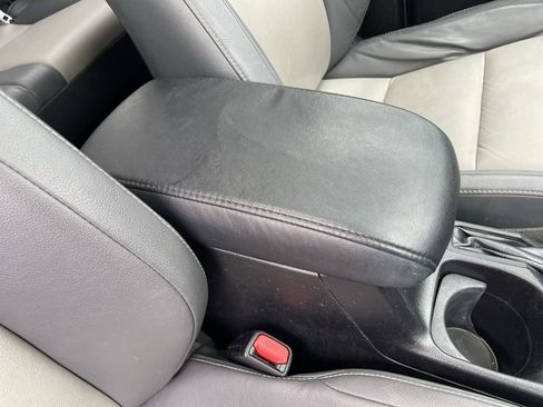 Used 2015 Toyota RAV4 Limited AWD/4WD image 31