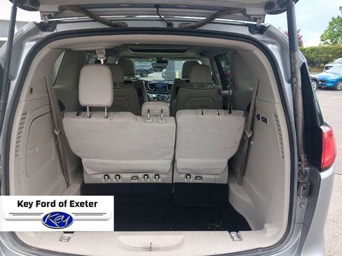 Used 2018 Chrysler Pacifica Limited w/ Advanced Safetytec Group FWD image 13