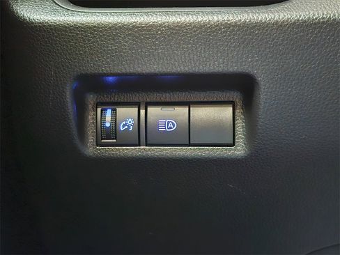 Used 2022 Toyota RAV4 LE image 31