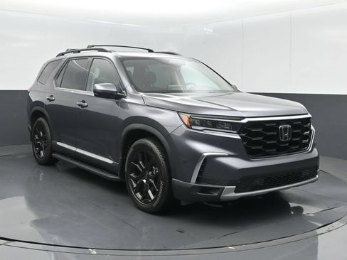 Certified 2025 Honda Pilot Touring image 3