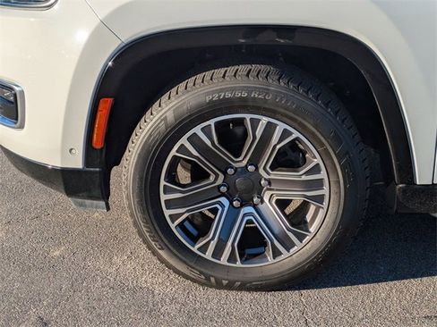 Used 2024 Jeep Wagoneer L Series II w/ Flexible Seating Group image 8