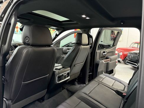 Used 2021 Chevrolet Silverado 1500 High Country w/ Technology Package image 15