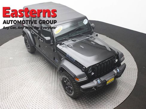 Used 2023 Jeep Wrangler Unlimited w/ Cold Weather Group AWD/4WD image 3