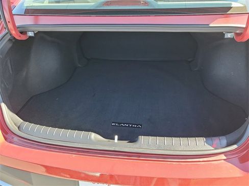 Used 2025 Hyundai Elantra SE image 22