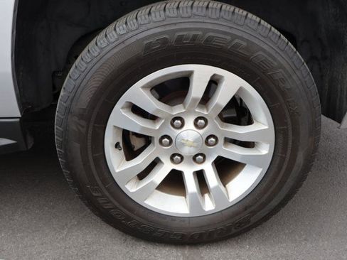 Used 2017 Chevrolet Suburban LT image 11