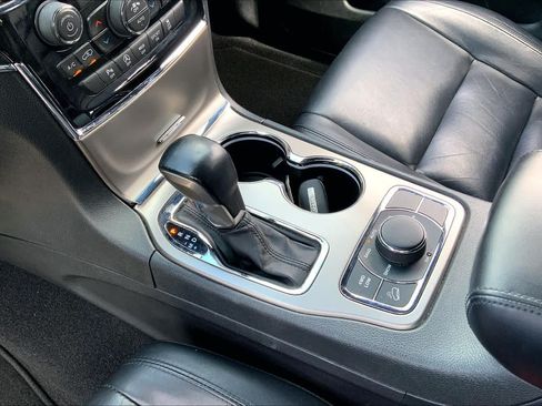 Used 2021 Jeep Grand Cherokee Limited w/ Premium Lighting Group AWD/4WD image 17