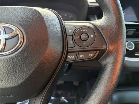 Used 2025 Toyota Corolla LE image 16
