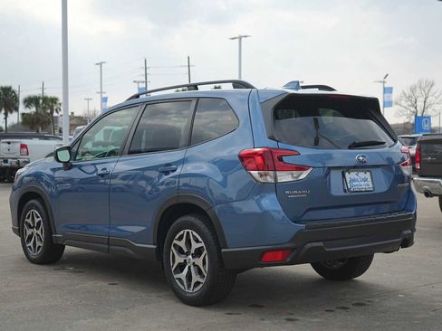 Used 2020 Subaru Forester Premium image 4