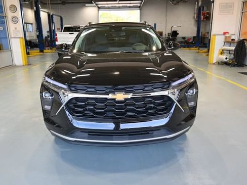 Used 2025 Chevrolet Trax LT w/ Driver Confidence Package image 2