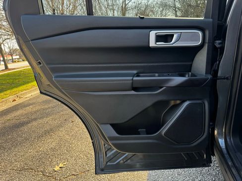 Used 2020 Ford Explorer Limited w/ Class III Trailer Tow Package image 11