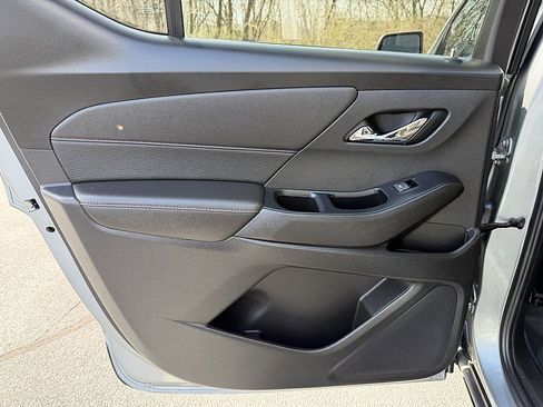 Used 2023 Chevrolet Traverse RS w/ LPO, Floor Liner Package FWD image 28